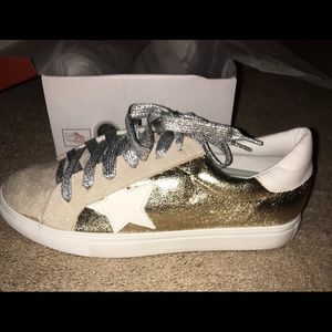 Nature Breeze Metallic Gold Star Sneaker